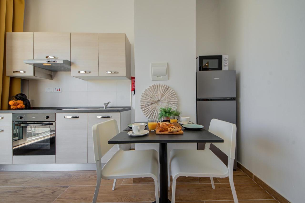 Marina Suites & Apartments - Self Catering - By Tritoni Hotels グジラ エクステリア 写真