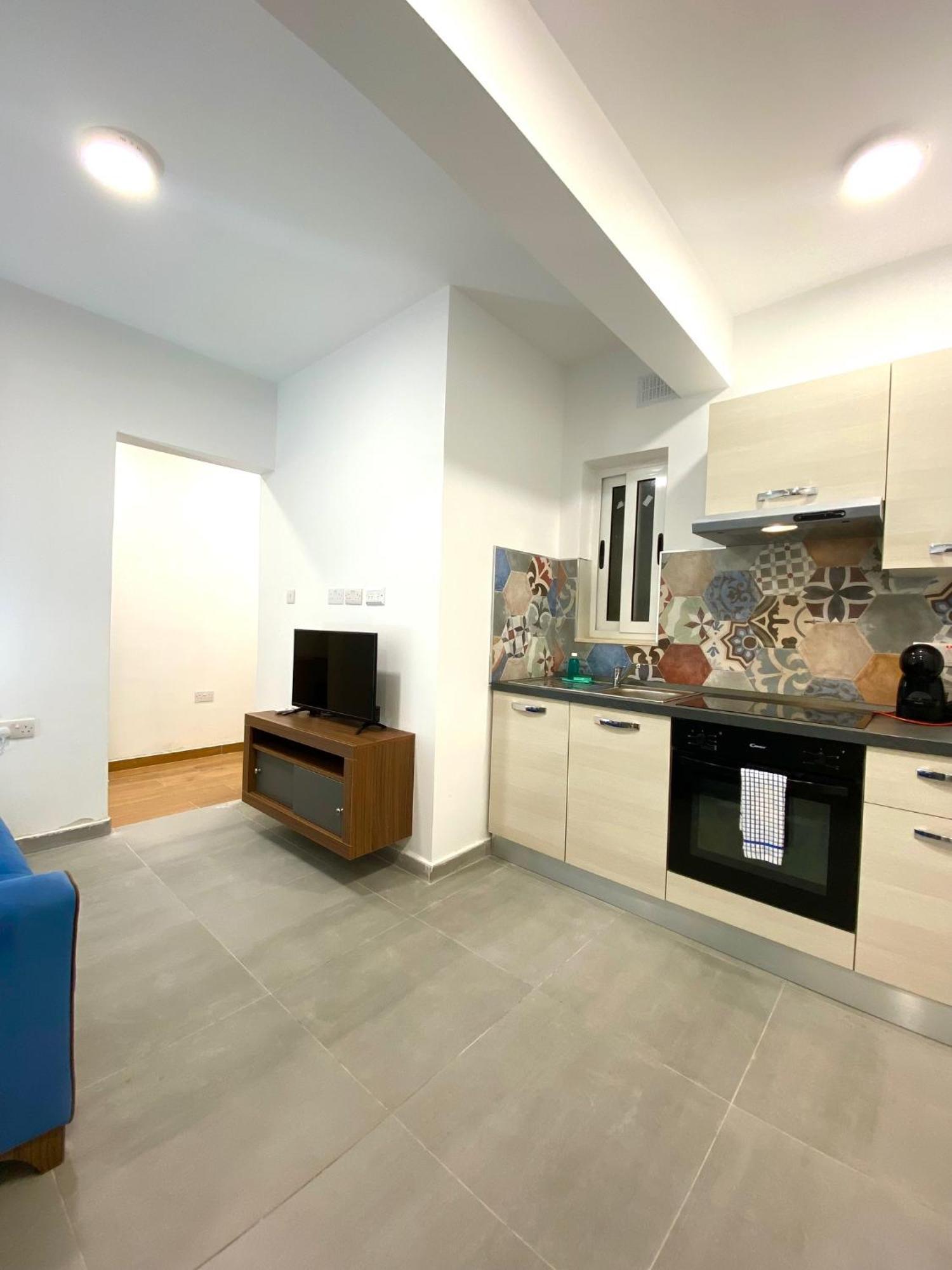 Marina Suites & Apartments - Self Catering - By Tritoni Hotels グジラ エクステリア 写真